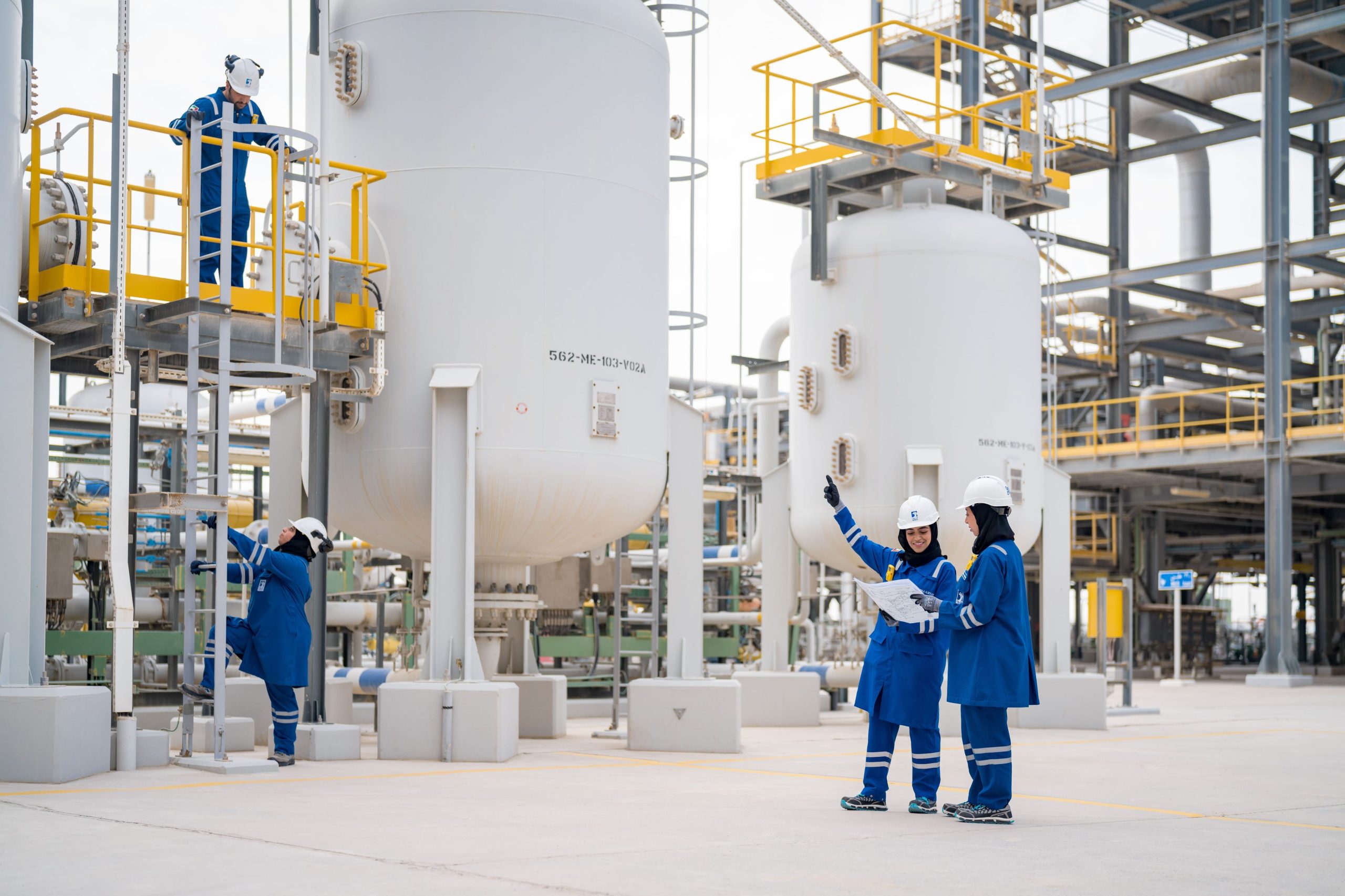 ADNOC Gas awards $2.1 billion in contracts to enhance LNG supply infrastructure